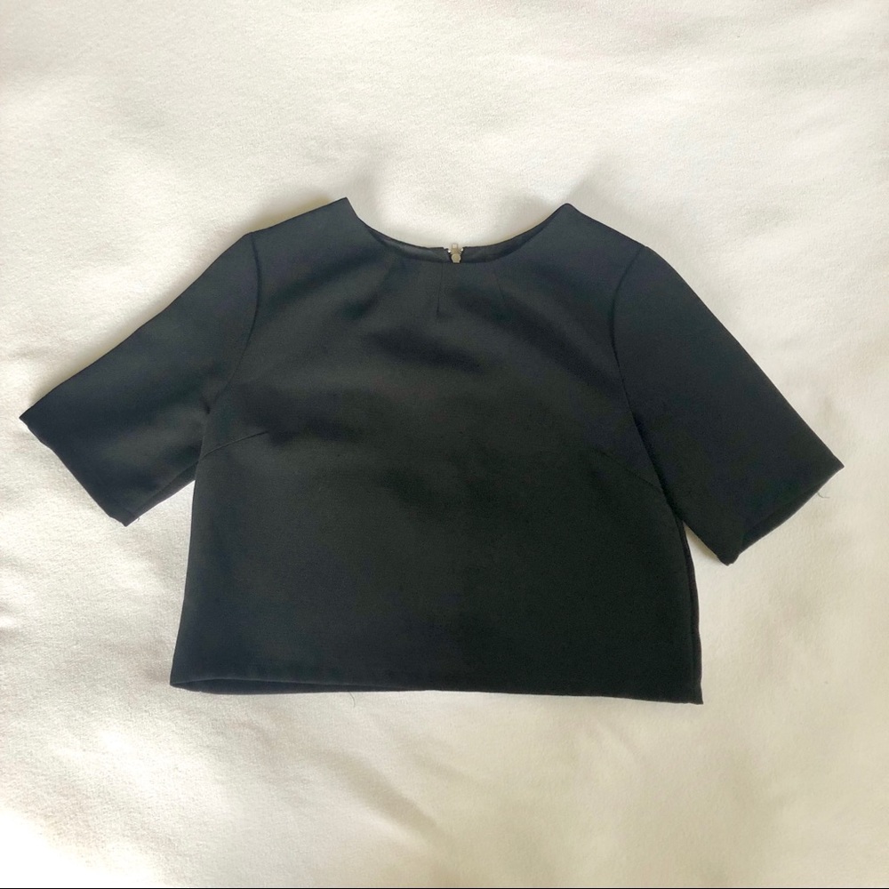 Black Short Sleeve Crop Top